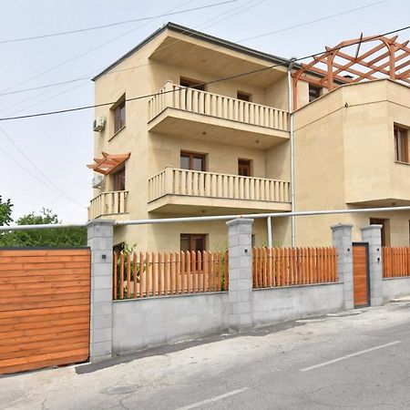 Homestay At City Center Єреван Екстер'єр фото