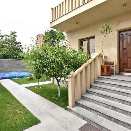 Homestay At City Center Єреван Екстер'єр фото