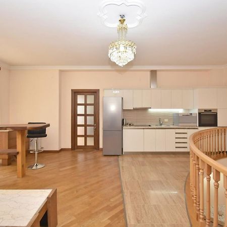 Homestay At City Center Єреван Екстер'єр фото