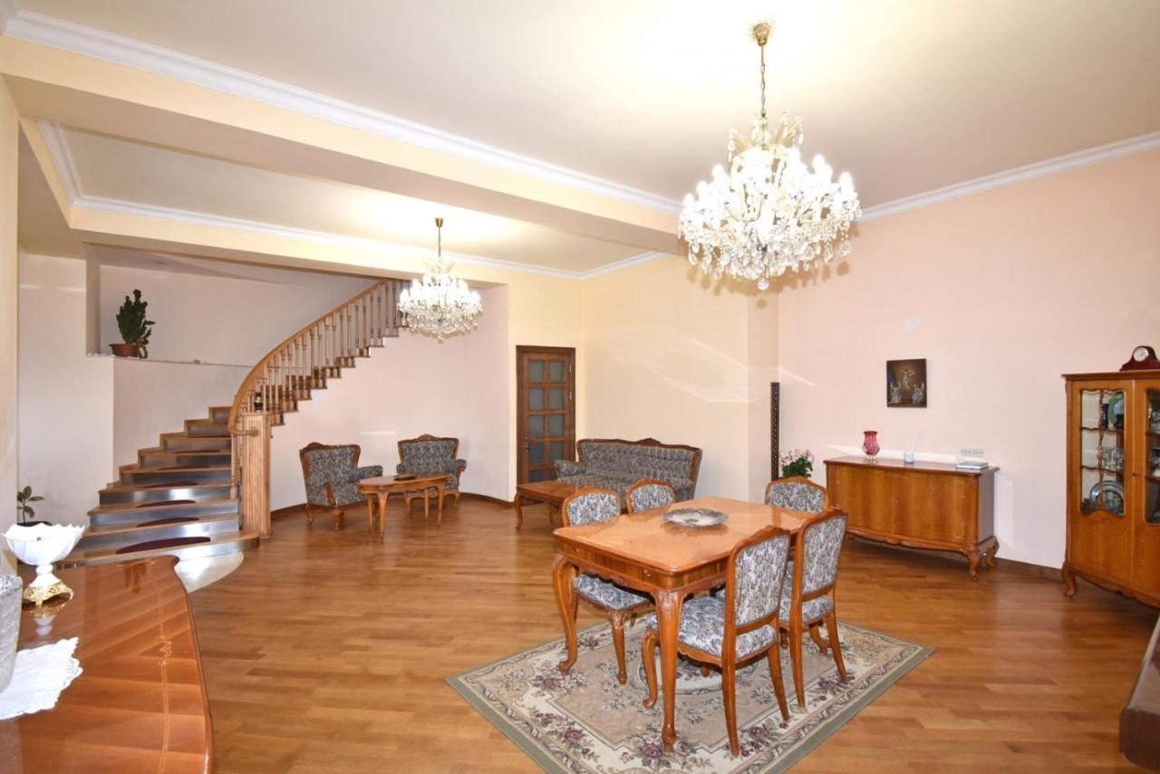 Homestay At City Center Єреван Екстер'єр фото