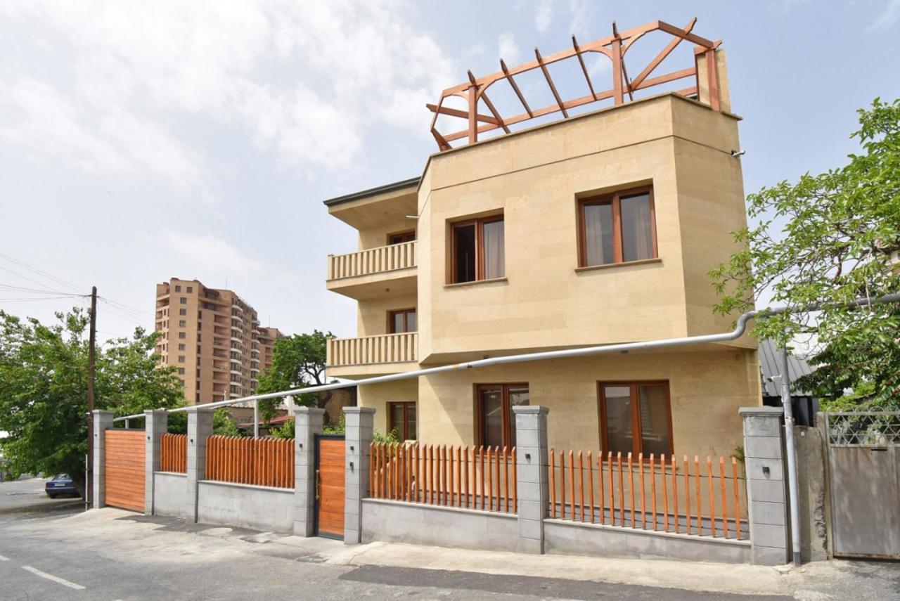 Homestay At City Center Єреван Екстер'єр фото