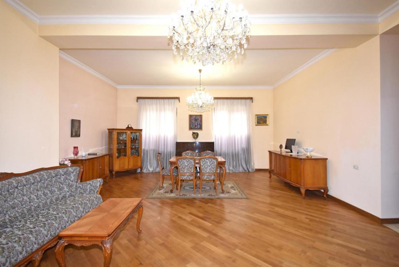 Homestay At City Center Єреван Екстер'єр фото