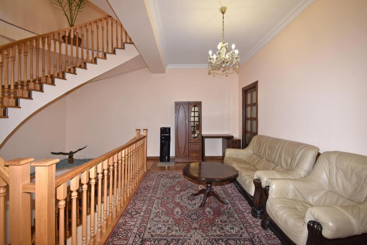 Homestay At City Center Єреван Екстер'єр фото