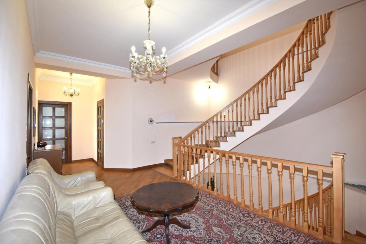 Homestay At City Center Єреван Екстер'єр фото