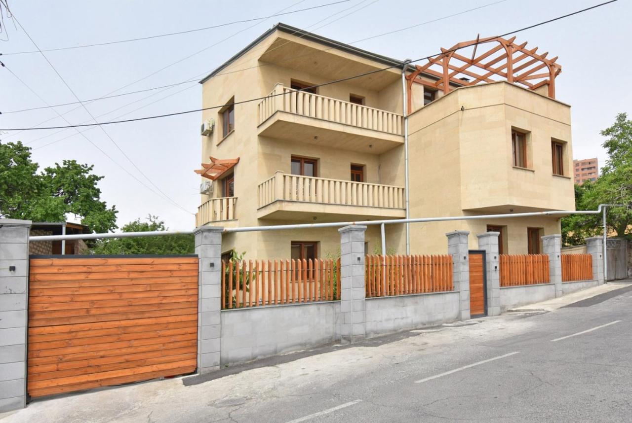 Homestay At City Center Єреван Екстер'єр фото