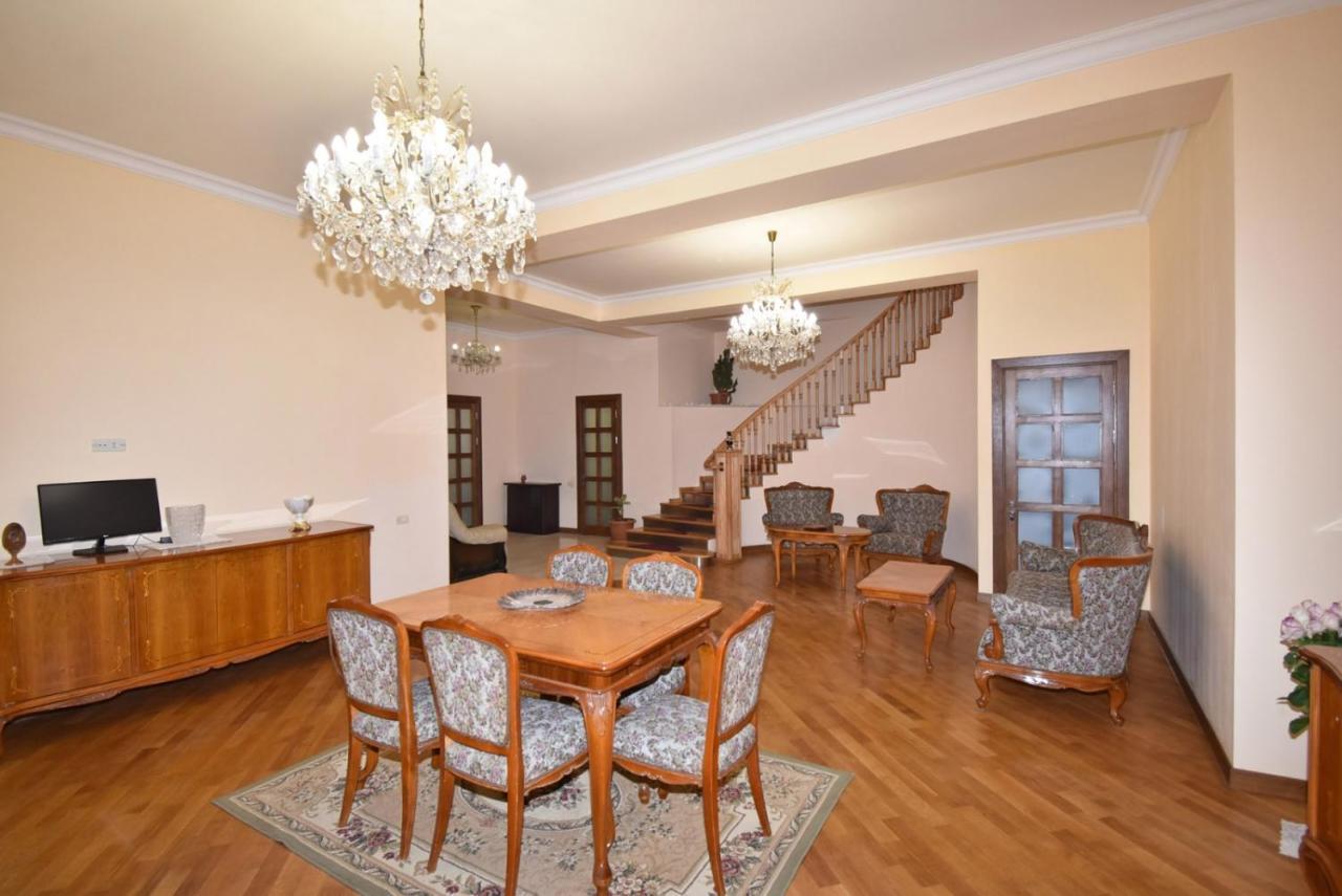 Homestay At City Center Єреван Екстер'єр фото