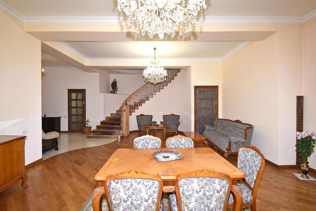 Homestay At City Center Єреван Екстер'єр фото