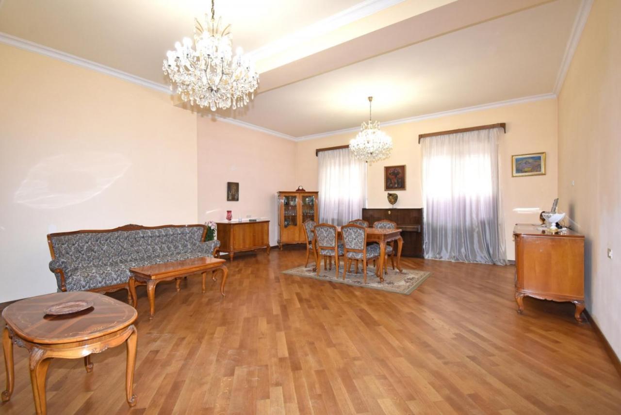 Homestay At City Center Єреван Екстер'єр фото