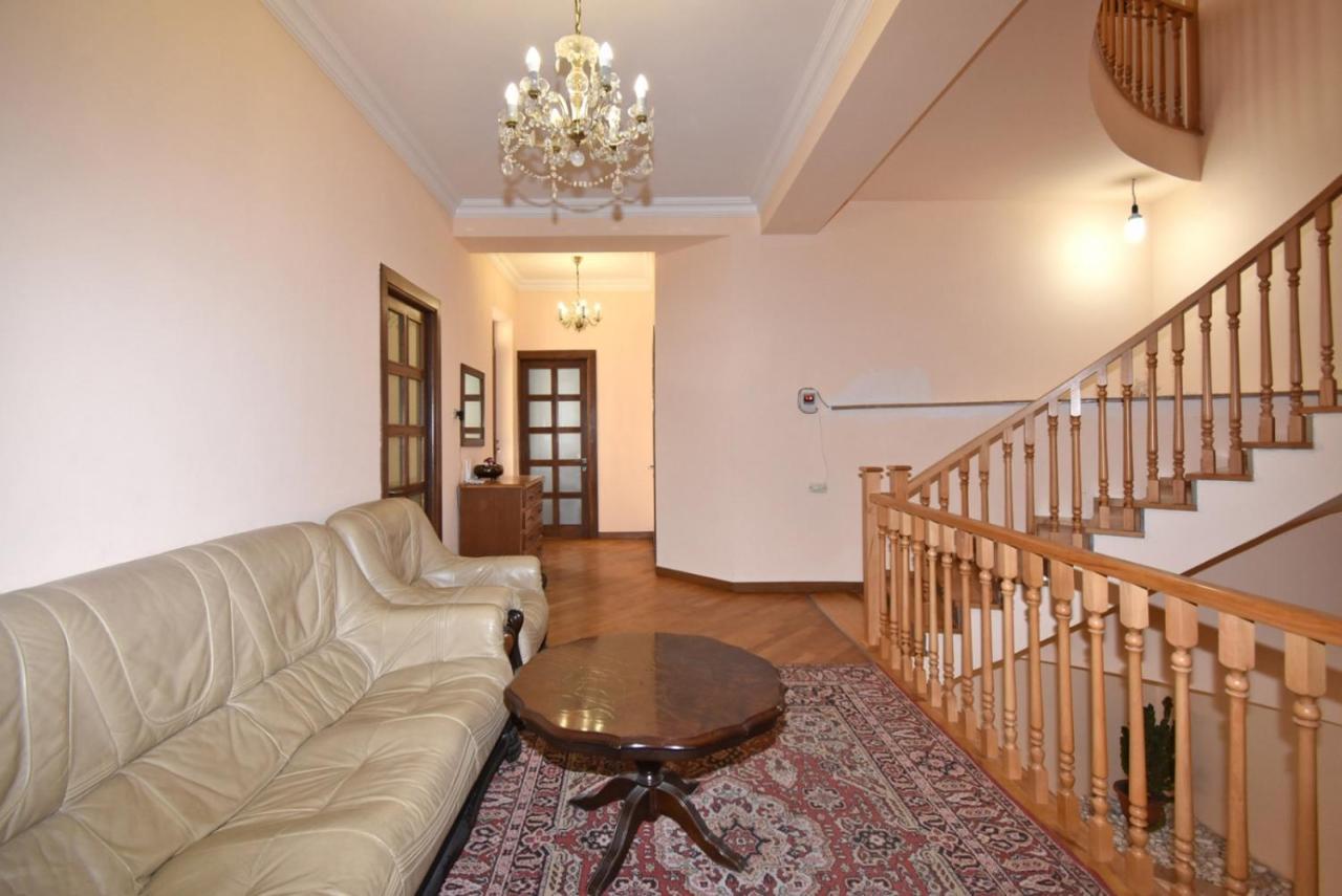 Homestay At City Center Єреван Екстер'єр фото
