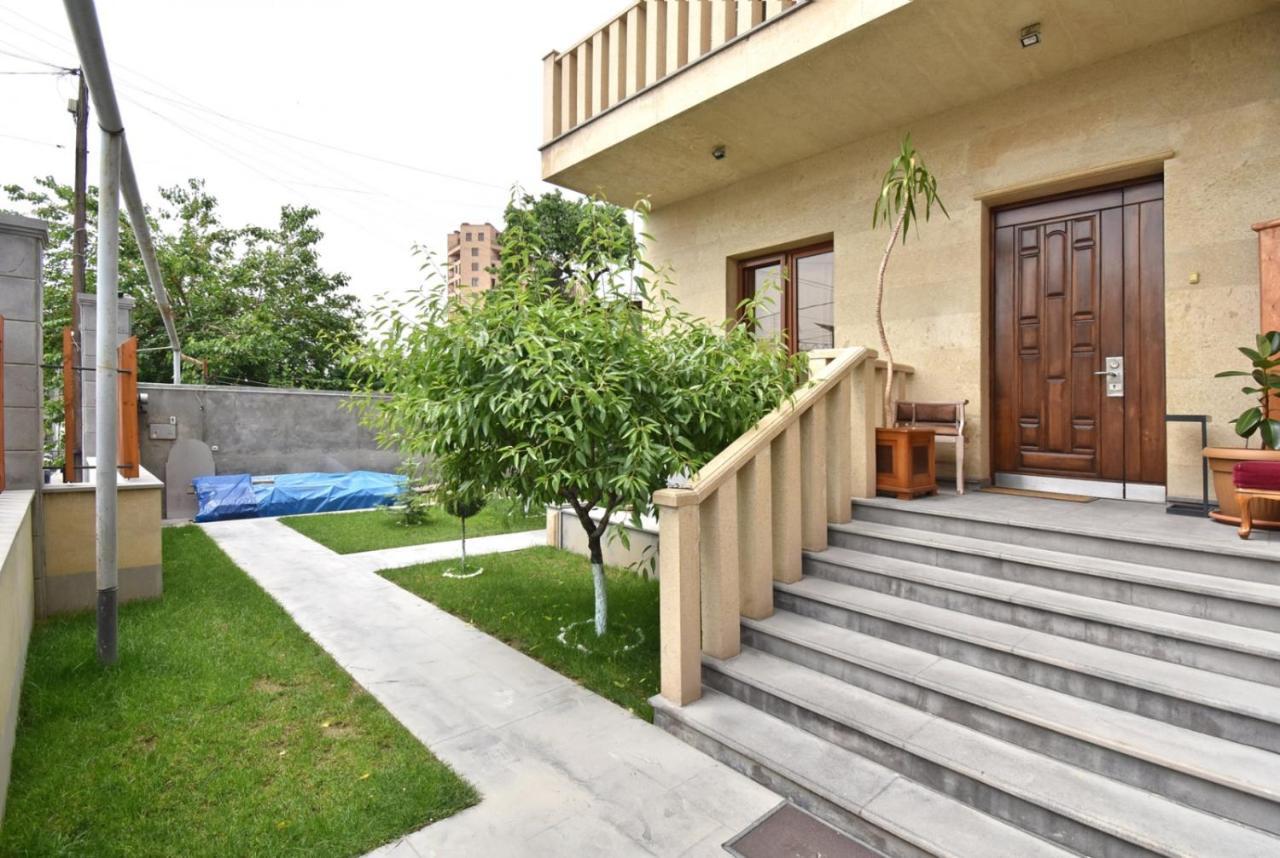 Homestay At City Center Єреван Екстер'єр фото