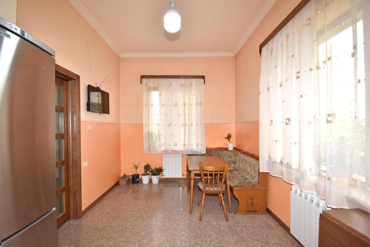 Homestay At City Center Єреван Екстер'єр фото