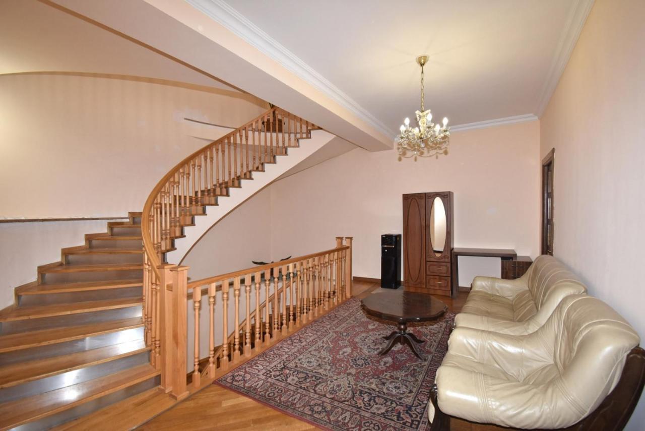 Homestay At City Center Єреван Екстер'єр фото