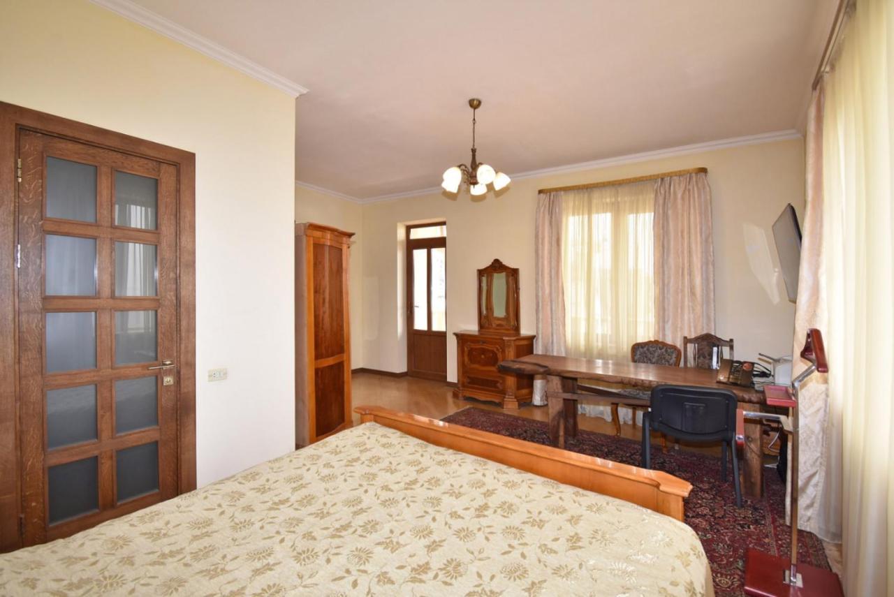 Homestay At City Center Єреван Екстер'єр фото